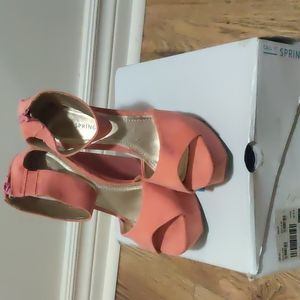 BNIB Woman's Spring wedge sandals, size 9